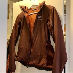 Atom LT Hooded Insulated Jacket (Color: Flux)